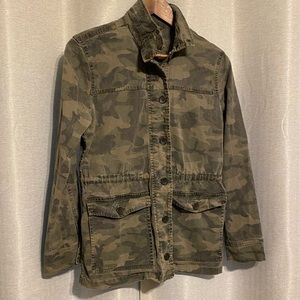 Lucky Brand women’s army print utility jacket